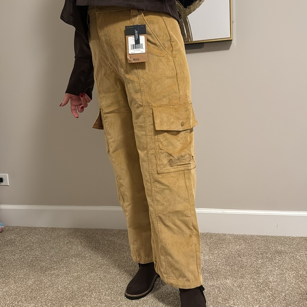 NWT flatering, adorable and super cute The north face cargo women’s pants - Picture 9 of 13